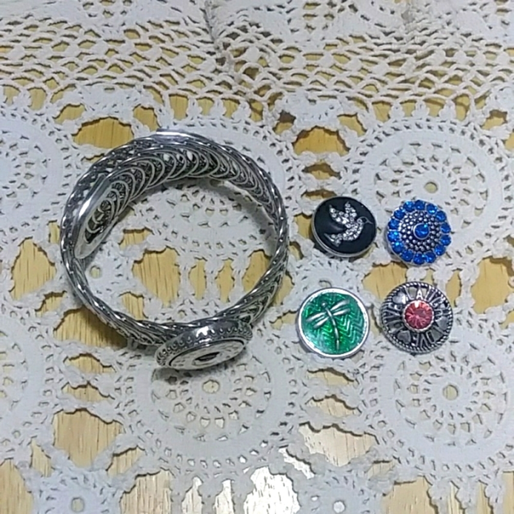 Snap Jewelry - Pretty silver bracelet with snap buttons